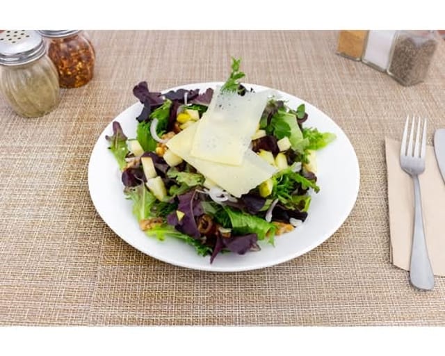 D's Signature Salad Catering.